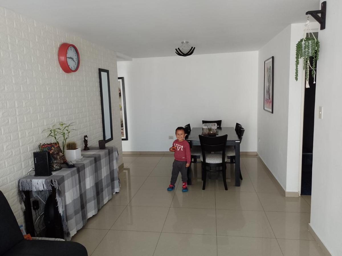 En El Centro Con Cochera Trujillo Kültér fotó