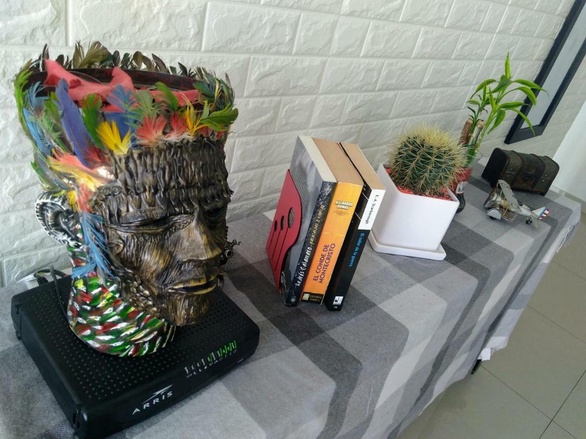 En El Centro Con Cochera Trujillo Kültér fotó